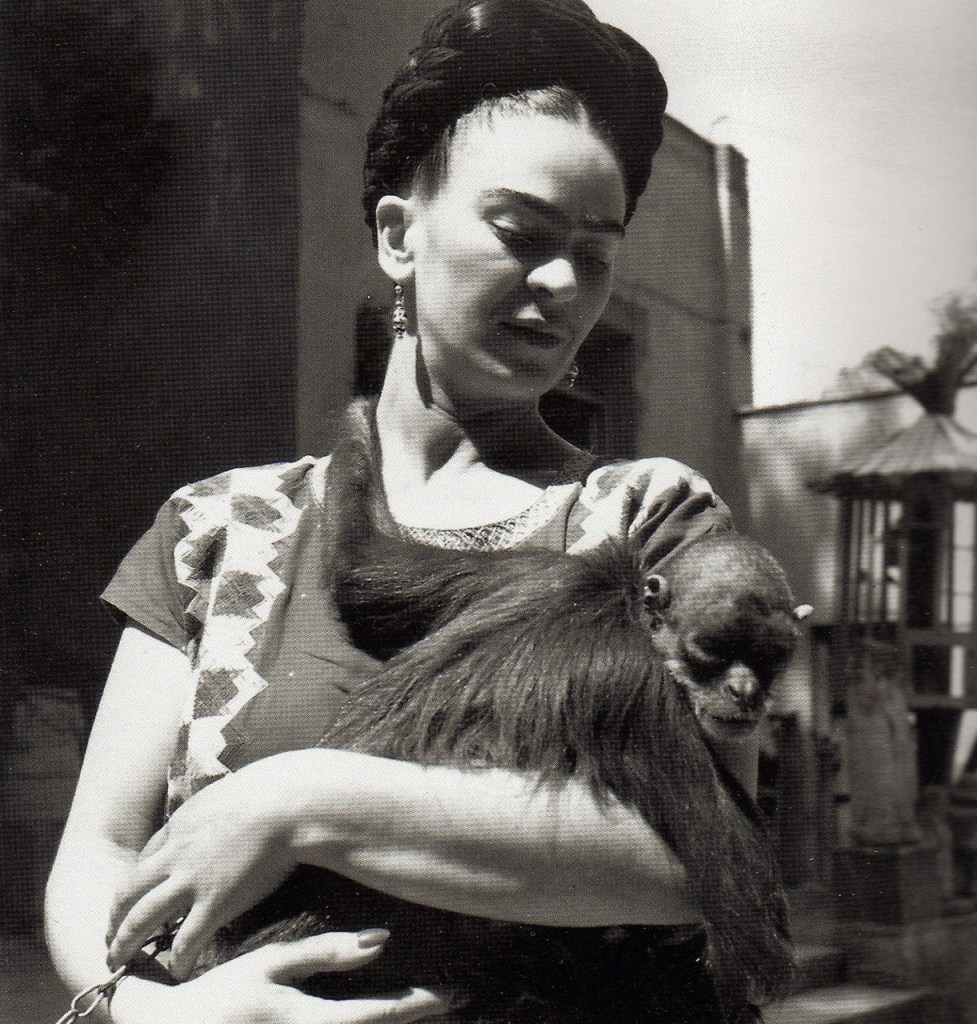 Frida and her monkey Fulang Chang 1943 Photo by Fritz Henle