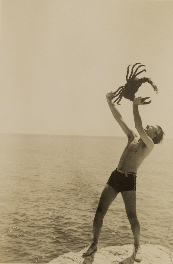 salvador-dali-with crabs 1929