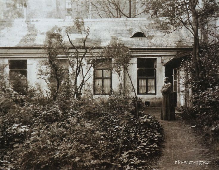 Gustav Klimt in the garden of his atelier in the josefstädterstrasse 21, Vienna, 1912