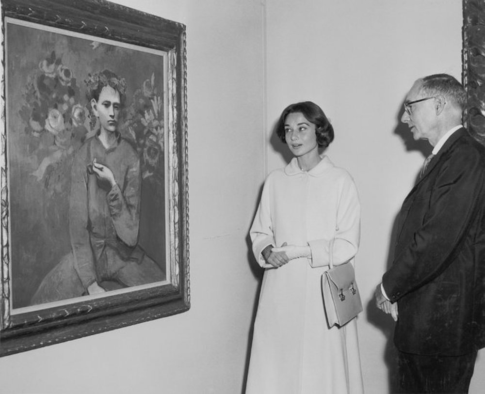 audrey-hepburn-and-alfred-h-barr-jr-with-a-picasso-in-1957