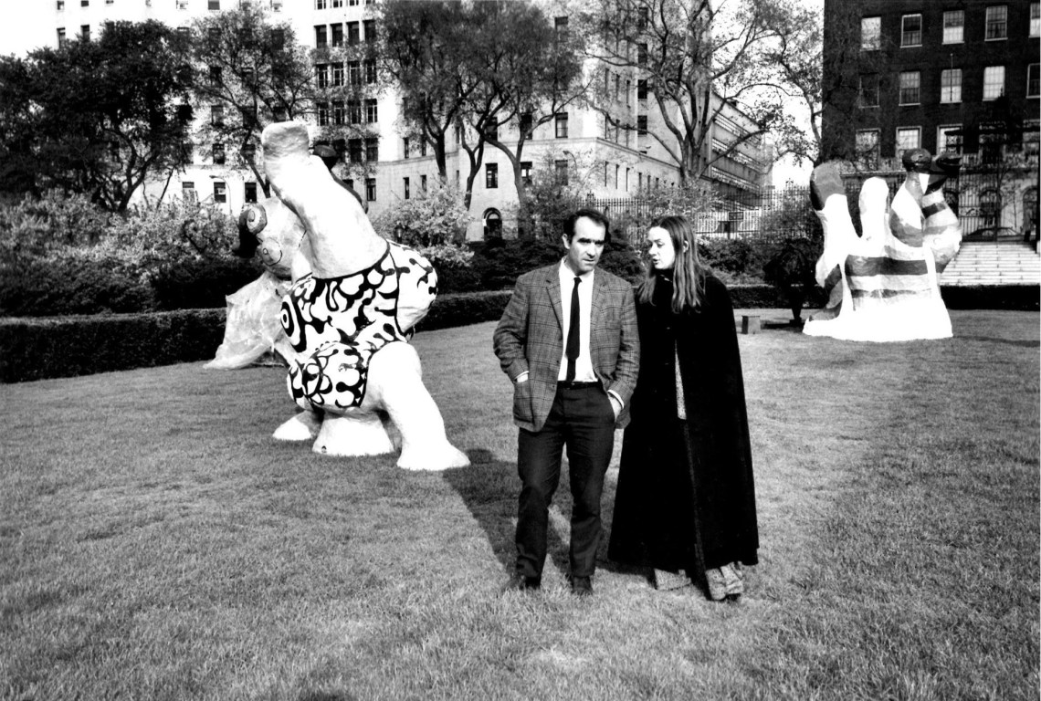Niki de Saint Phalle with Jean Tinguely at the Conservatory Garden, photographed by Jill Krementz 1968