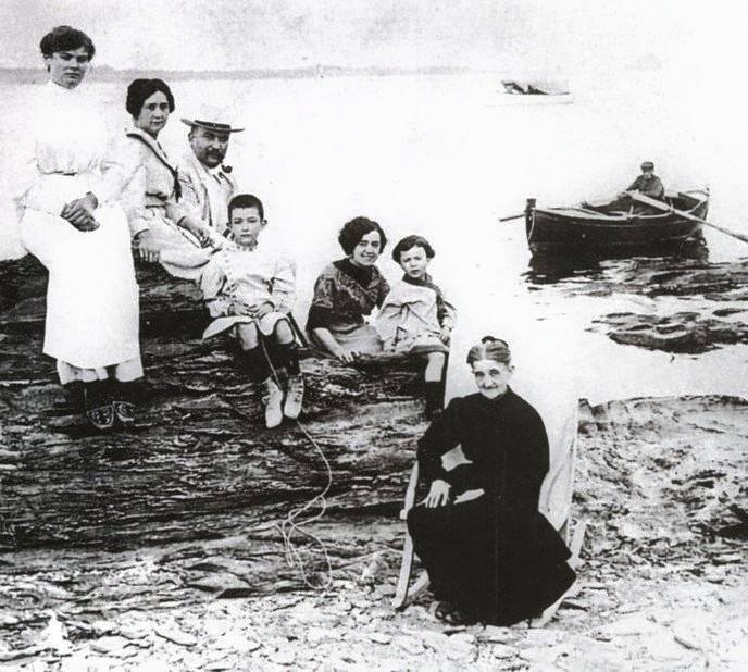 Salvador Dalí 6 years old with his parents, siblings, grandmother and aunt 1910